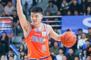 媒体人：黎伊扬收到福建给的C类合同 其他球队可于7月30日前匹配